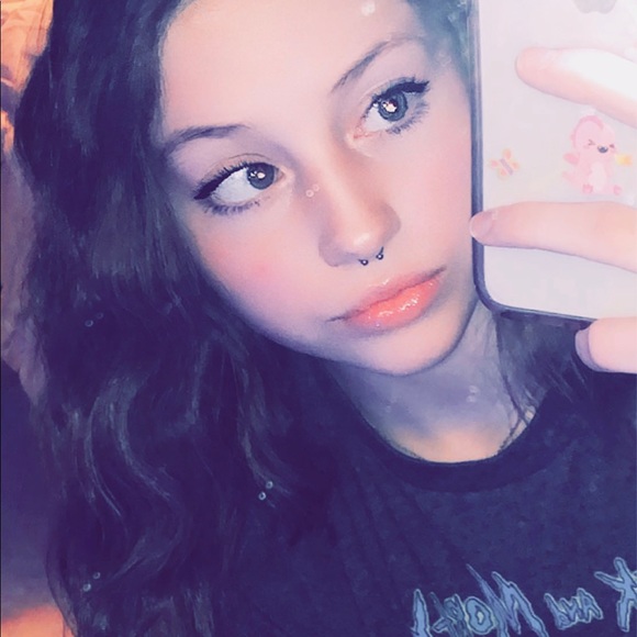 Meet your Posher, Alex - Picture 2 of 3